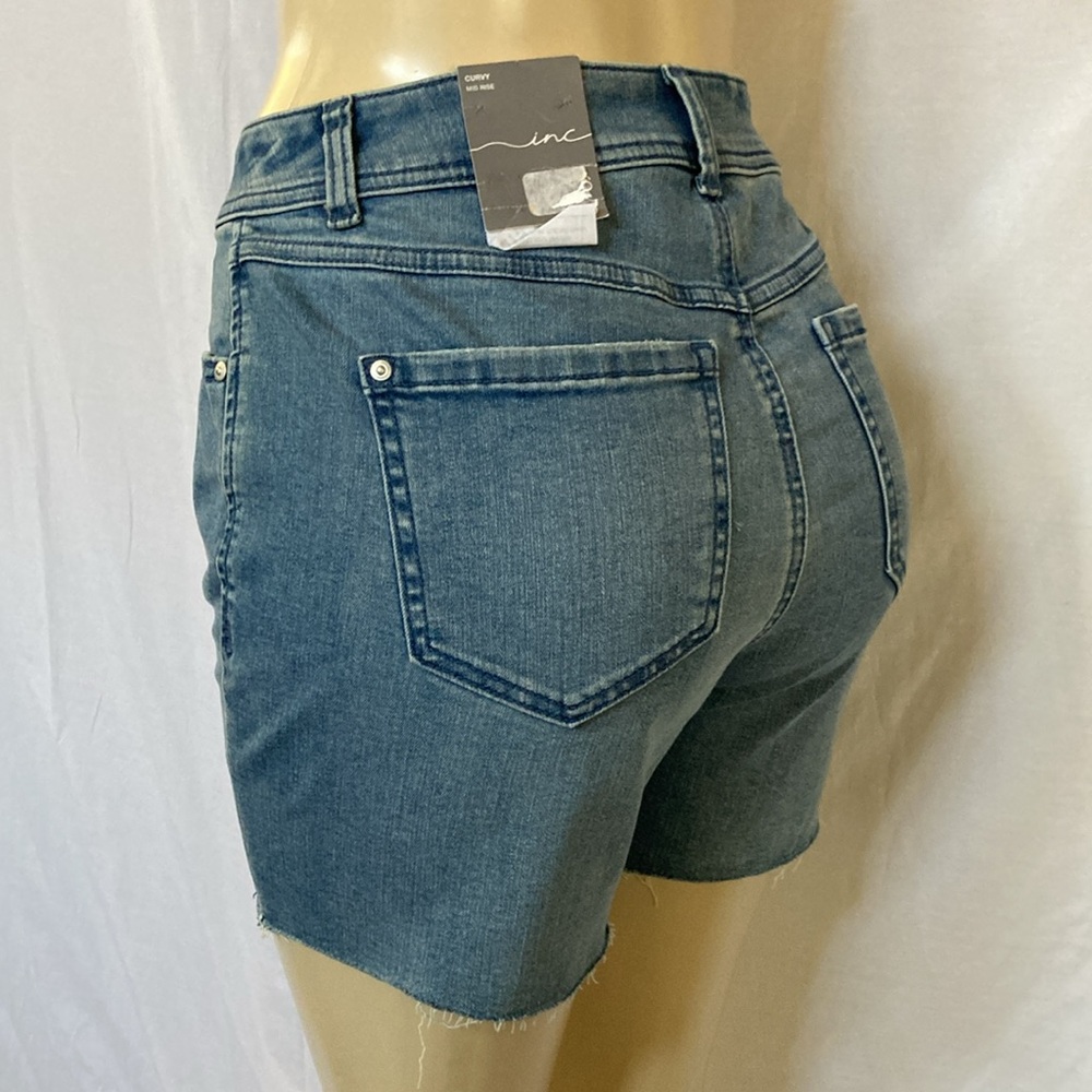 FINAL PRICE-I.N.C International Concepts Curvy Light Shorts Size 6 Fray Hem NWT